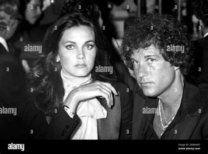 Hot Actress Lynda Carter Divorced With Ron Samuels