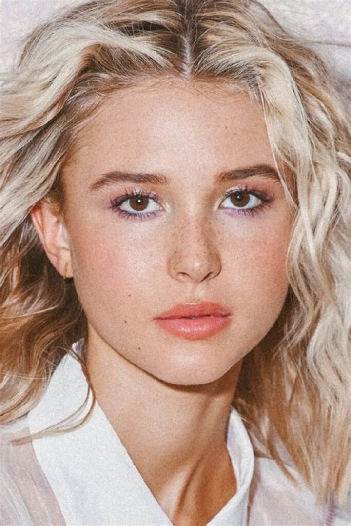 Isabel May's Age And Height: Exploring Her Physical Attributes